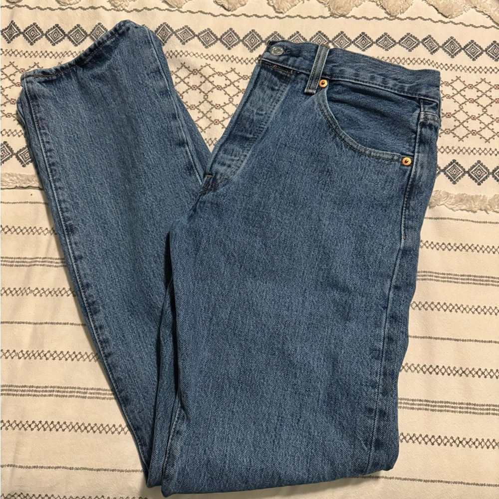 Men’s Levi’s 505 button enclosure